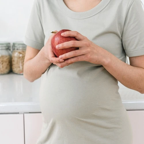 تغذية المرأة الحامل وعلاقتها بصحة الجنين